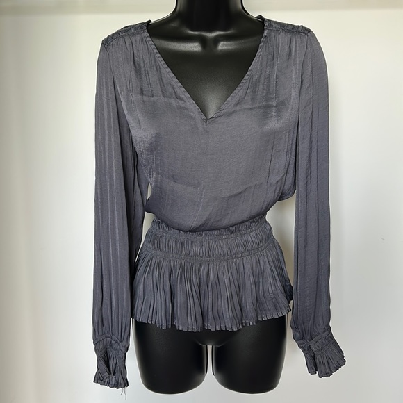 PHILOSOPHY Gray Satin V-neck Blouse, size Medium - Picture 13 of 16